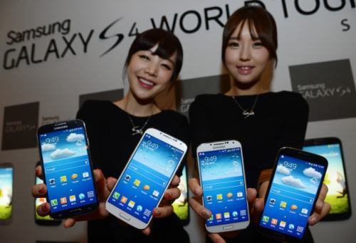 A Samsung bem que tentou, mas o S4 não tem vendido muito tão bem