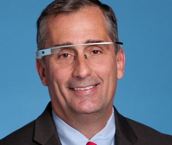 Brian Krzanich usando Google Glass