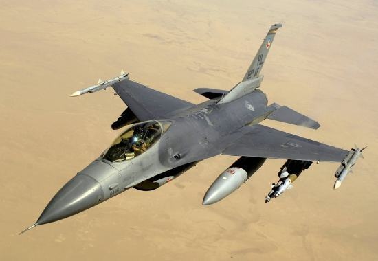 Esta imagem de um F-16 com um piloto no cockpit pode um dia se tornar em evento raro