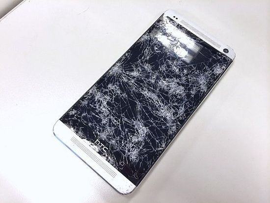 htc-one-cracked-screen