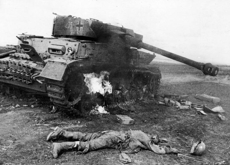 burning-panzer-iv-at-kursk