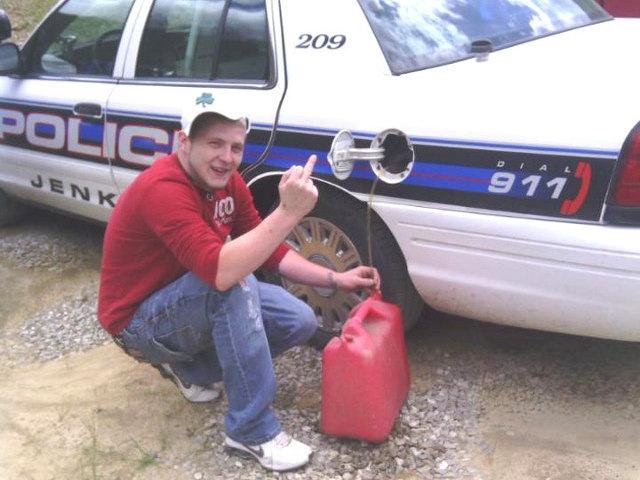 cop-car-gas-theft