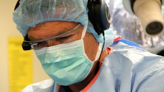 knee-surgery-google-glass-streaming