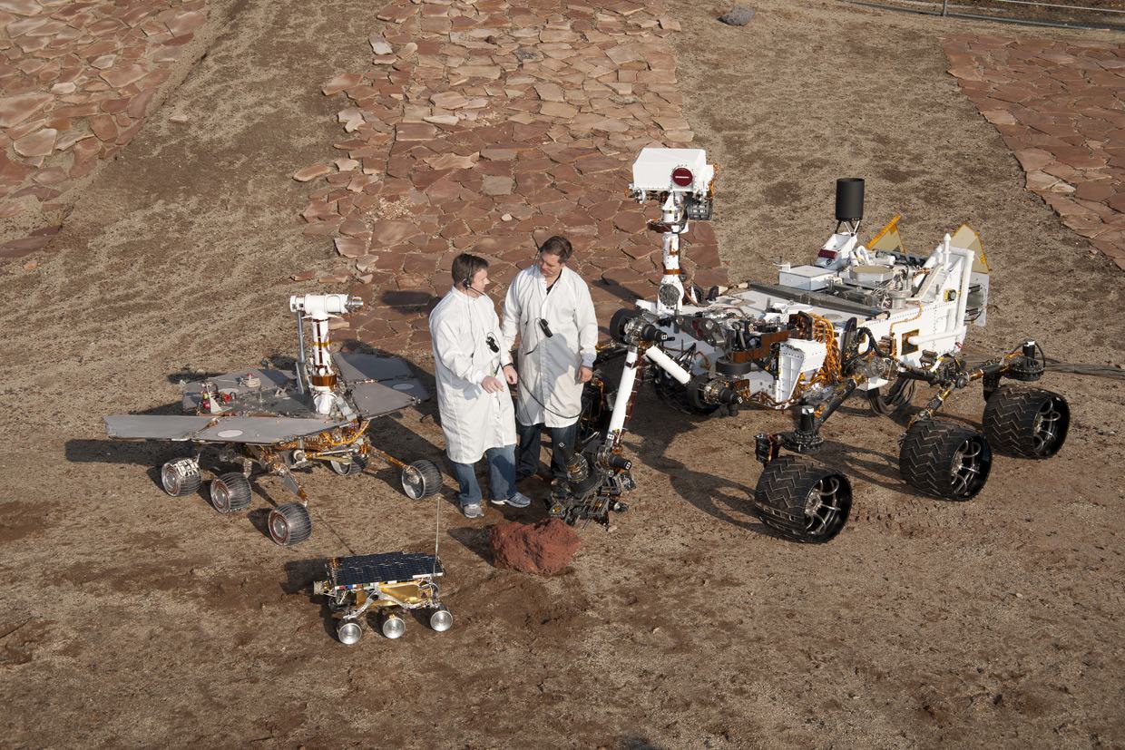 PIA15279_3rovers-stand_D2011_1215_D521_br2