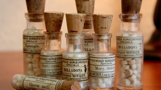 Homeopathy-pills-and-bottles_IMG_0060-620-crop-Credit-www.homeopathy.hu_