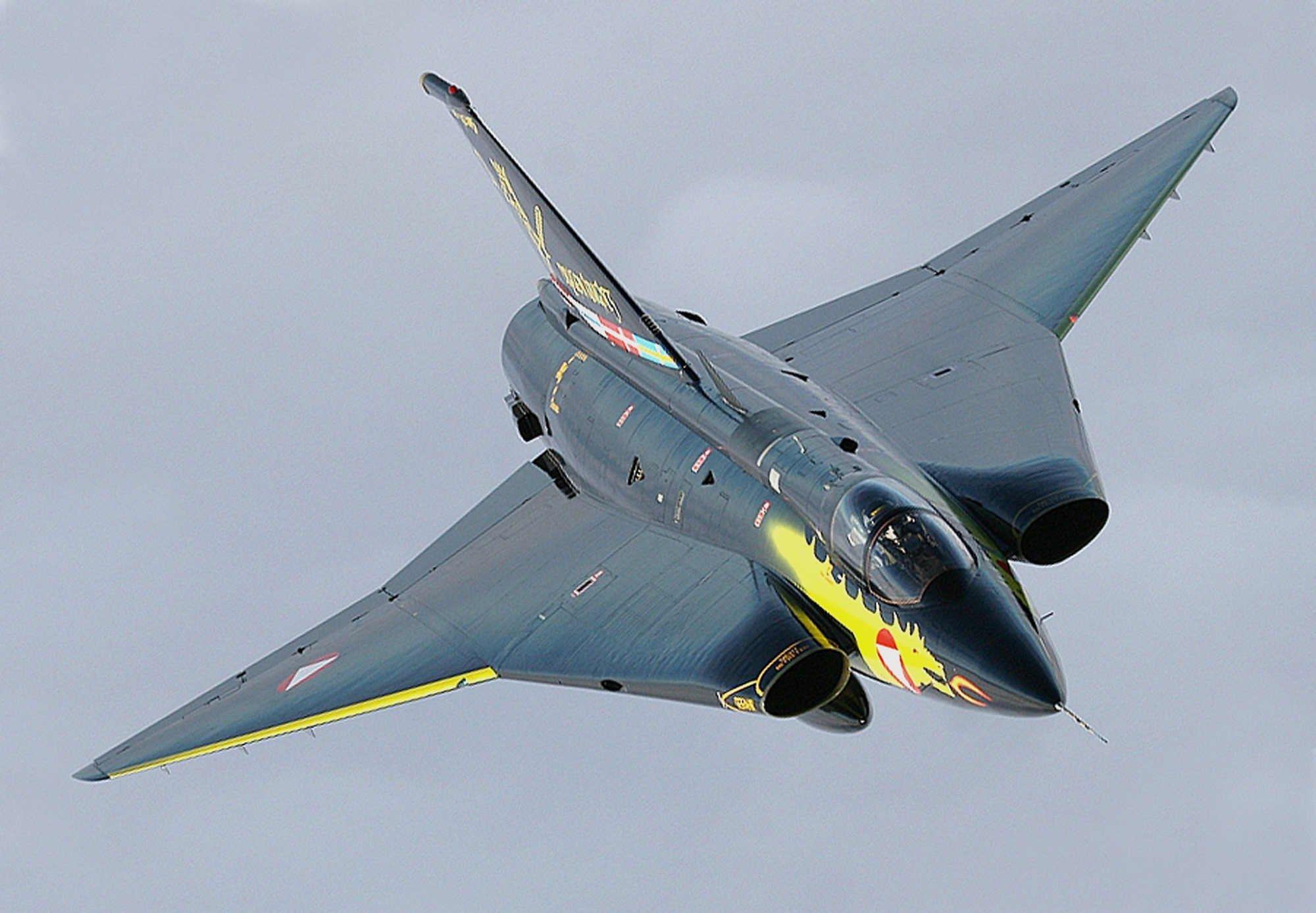 air_aircraft_fighter_force_jet_military_saab_swedish_35_draken_2000x1389