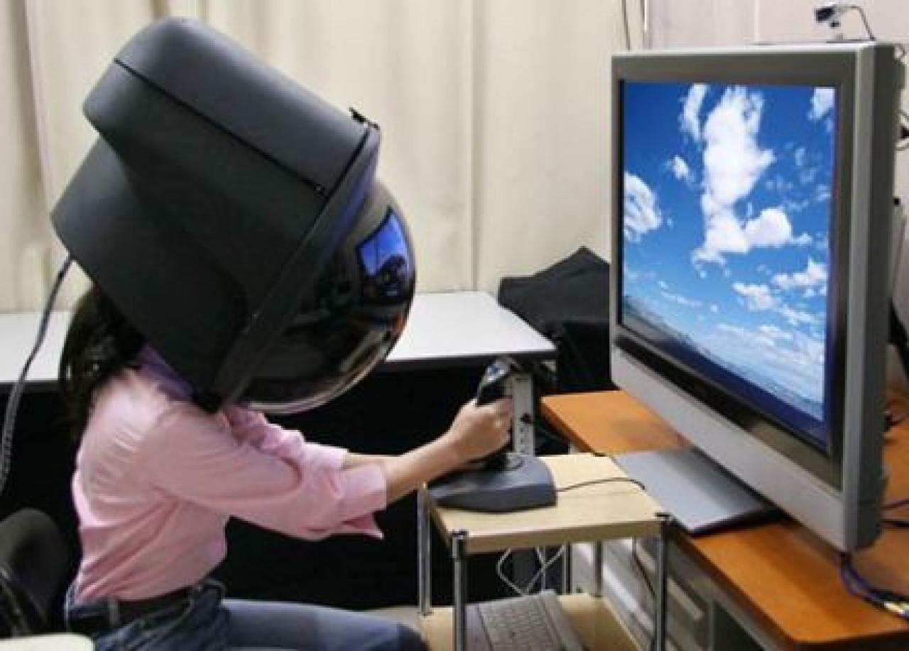 01-toshiba-360-degree-immersion-helmet_engadget-com_