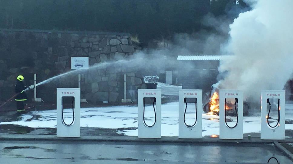 tesla-fire-supercharger-norway
