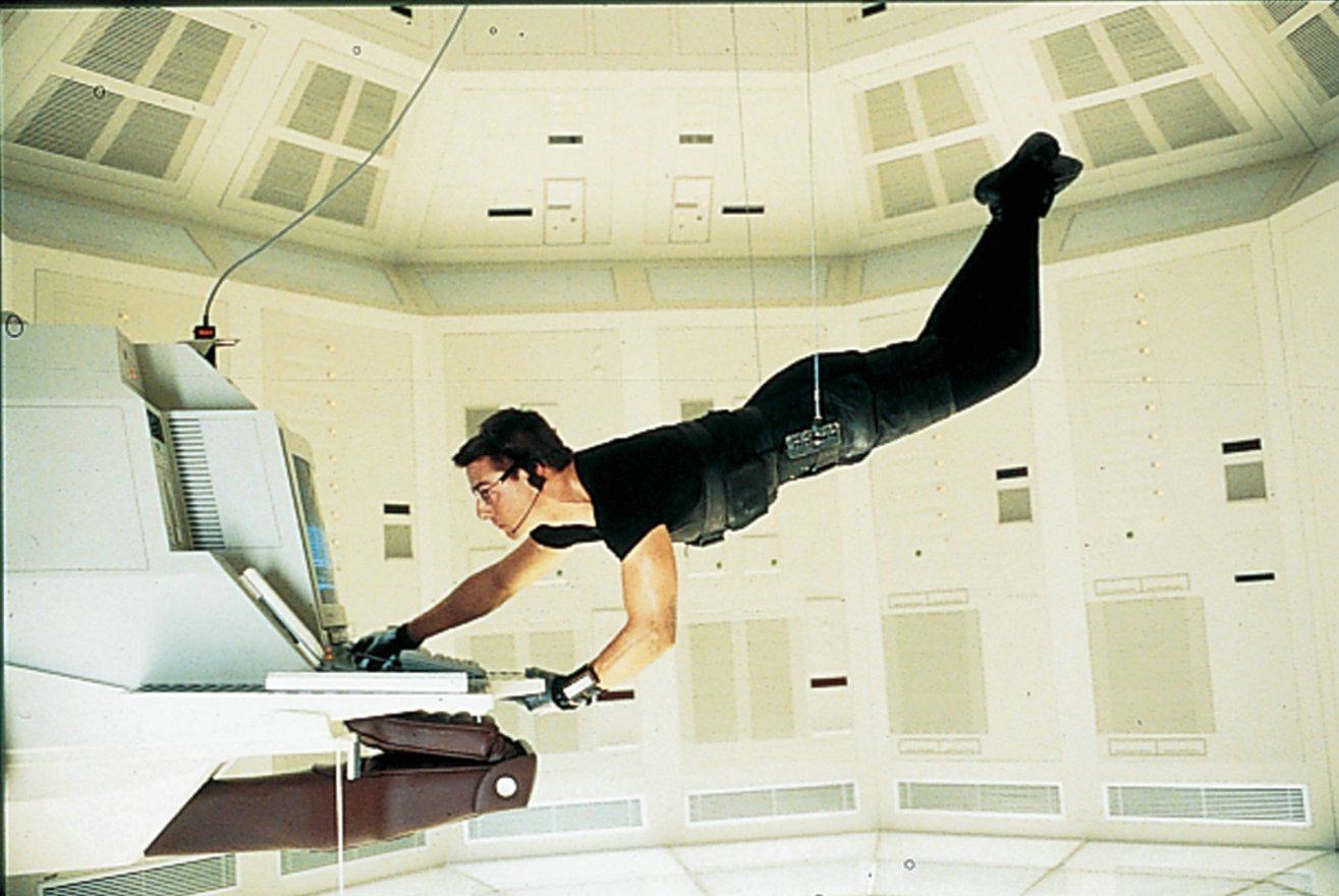 mission-impossible-movie-1996-tom-cruise-hanging-from-ceiling-computer-ethan-hunt
