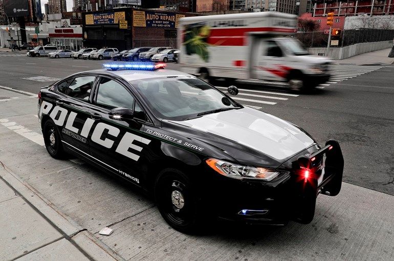 ford-hybrid-police-ca_gree