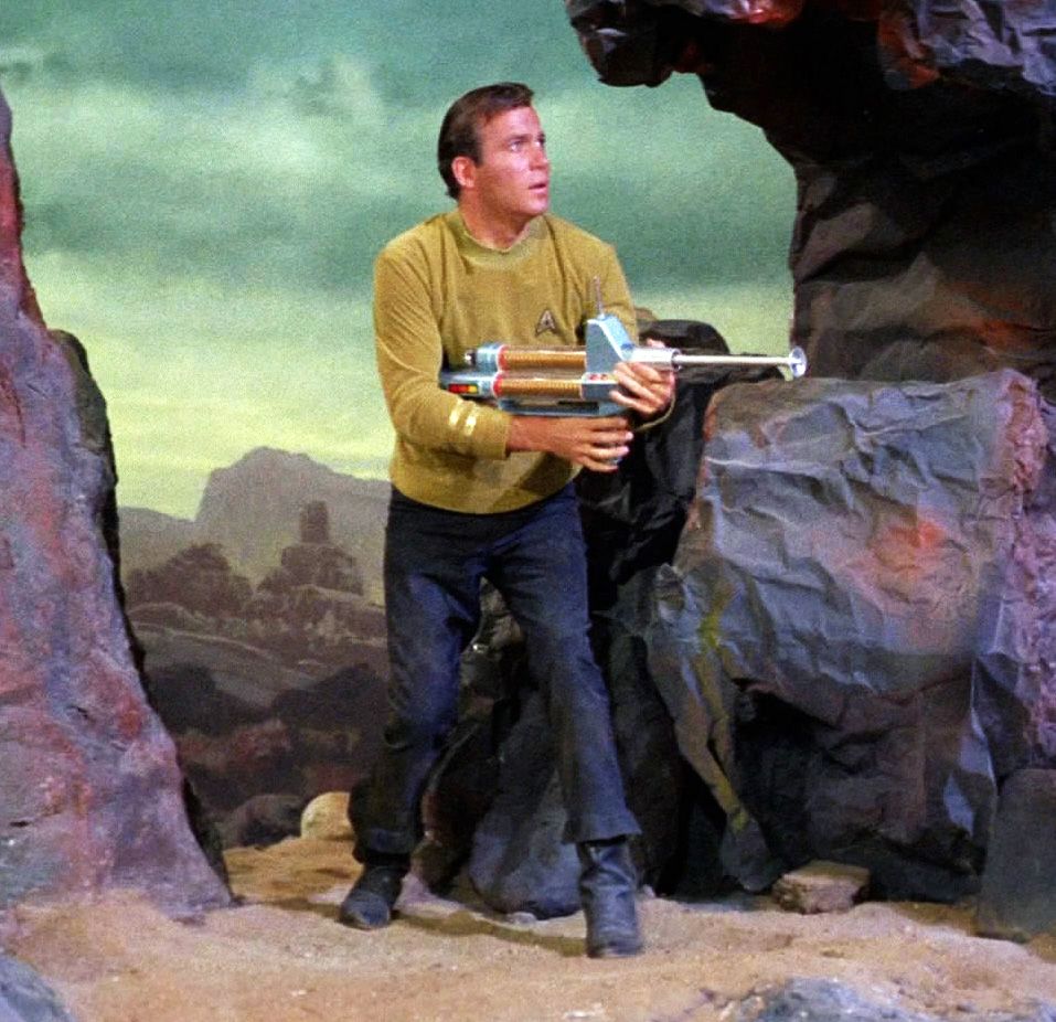 james_t_kirk_with_phaser_rifle