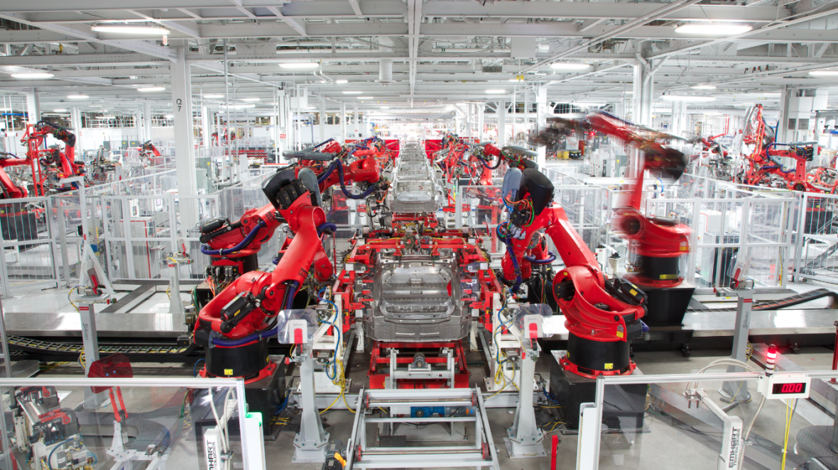Robôs na linha de produção da Tesla