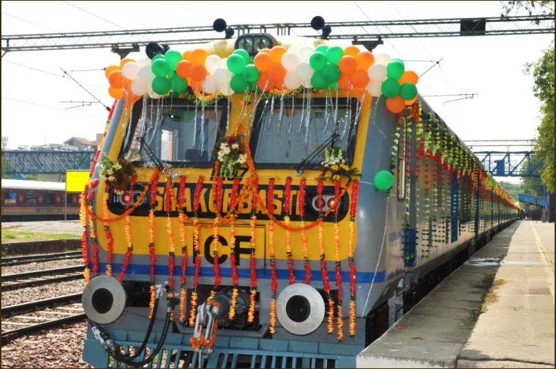 india-solar-powered-train-delhi