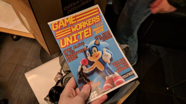 Primeiro número do fanzine do sindicato Game Workers Unite (GWU) do Reino Unido, o primeiro da categoria, criado em 2018 durante a GDC (Crédito: Scott Benson)