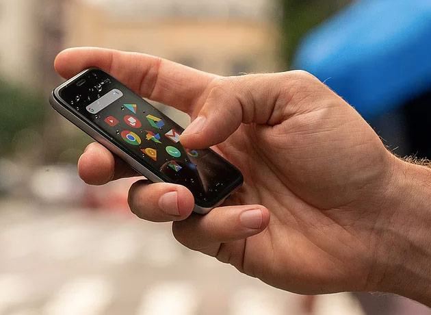 Palm está de volta, mas não se anime, é só o nome, licenciado para este mini celular que é um acessório para smartphone principal do usuário.