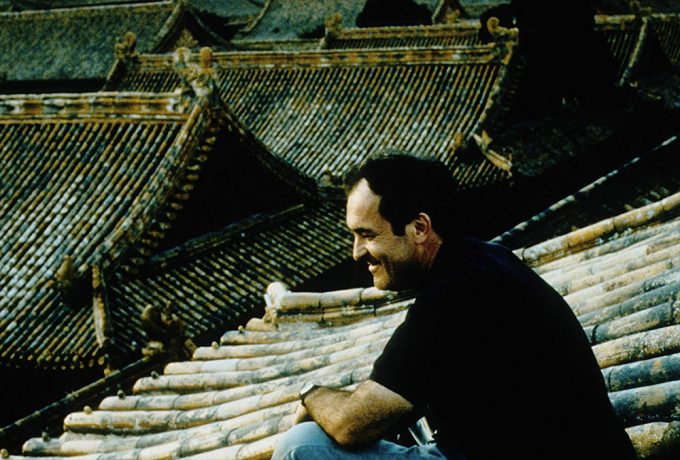 Bernardo Bertolucci nas gravações de O Último Imperador na Cidade Proibida de Pequim