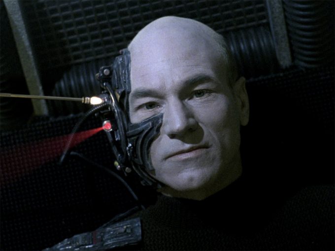 Nova série Star Trek de Jean-Luc Picard será extremamente diferente, diz showrunner. Vão ter que se esforçar muito, afinal, o próprio Capitão já viveu seus dias como Locutus de Borg.