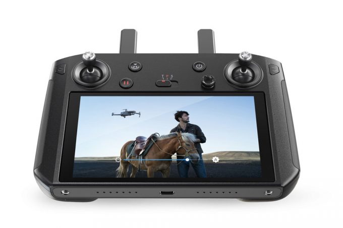 Novo controle inteligente da DJI permite voar com drones Mavic 2 Pro e Mavic 2 Zoom sem a necessidade de um smartphone