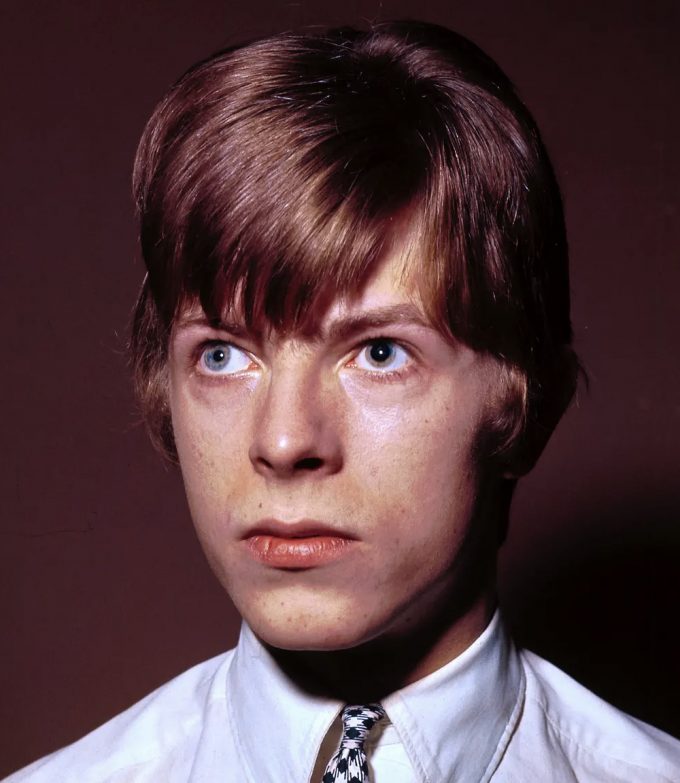 Diretor de documentário sobre David Bowie corre pra incluir gravações e vídeos que estavam perdidos