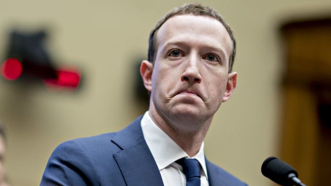 Mark Zuckerberg vendo bilhões em receita do Facebook sumindo, graças à Apple (Crédito: Andrew Harrer/Bloomberg/Getty Images)