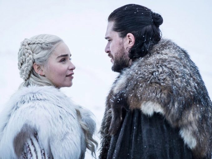 Daenerys e Jon Snow em cena de Game of Thrones