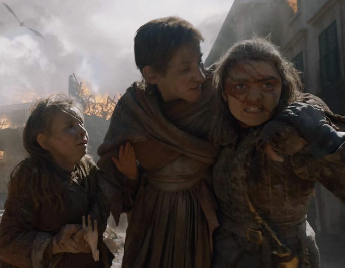 Arya Stark em perigo, mas com melhor sorte do que a mãe e a filha desta cena de Os Sinos, 5o episódio da 8a temporada de Game of Thrones