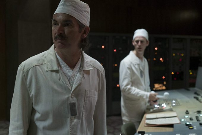 Paul Ritter e Robert Emms em cena do piloto de Chernobyl