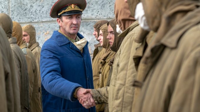 General Tanakarov em cena do quarto episódio de Chernobyl 