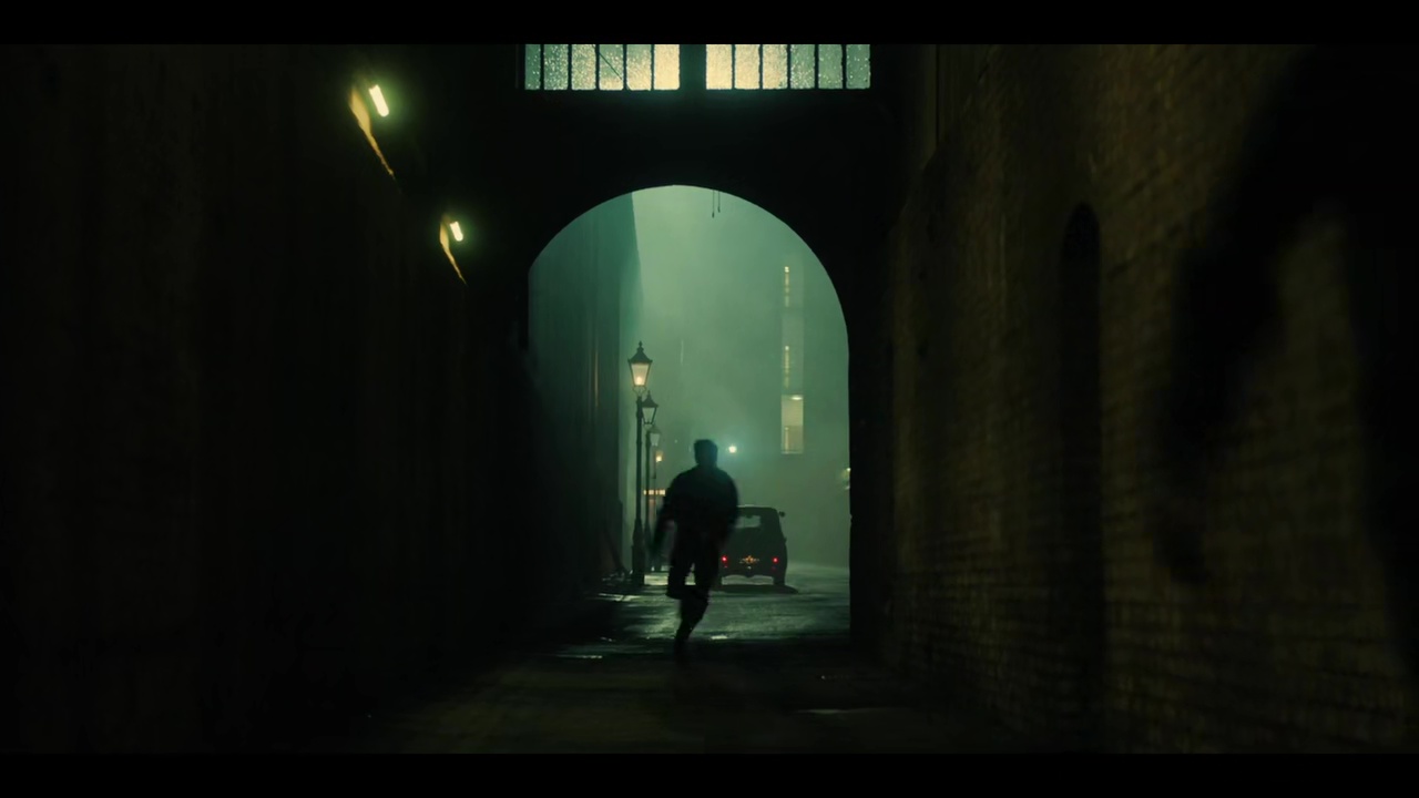 A Sinistra Gotham, digo, Londres de Pennyworth