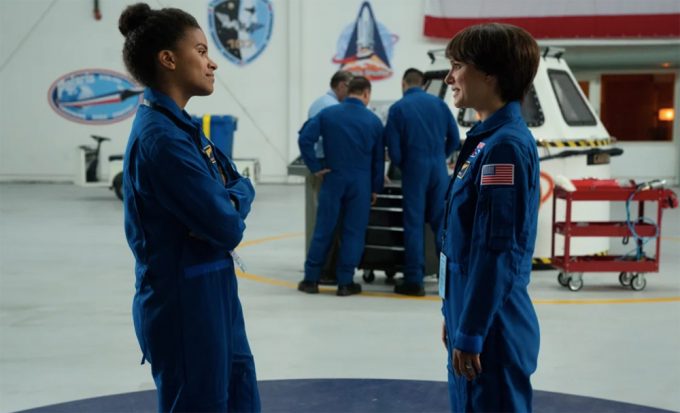 Zazie Beetz e Natalie Portman em cena de Lucy In The Sky