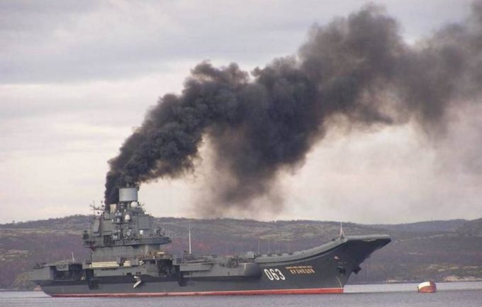 Esse é o lmirante Kuznetsov, ANTES do incêndio.