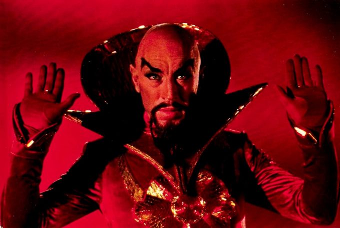 Ao longo de sua carreira, o ator viveu muitos vilões como o Imperador Ming de Flash Gordon