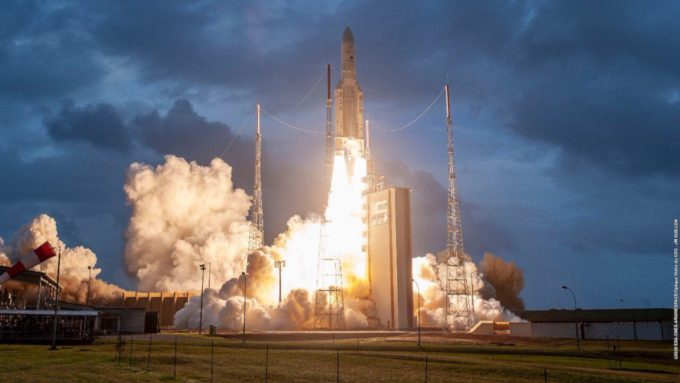 ESA / lançamento de foguete Ariane-5