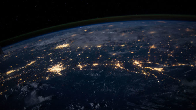 Luzes noturnas da Terra vistas do espaço (Crédito: Free-Photos/Pixabay) / vida inteligente
