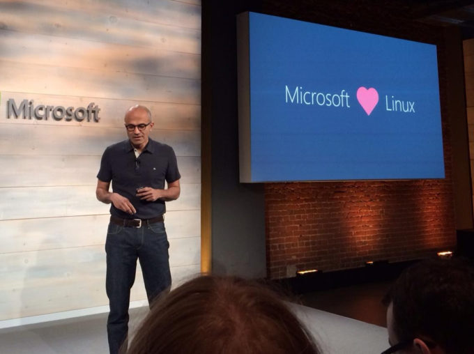 Durante evento em 2014, Nadella surpreendeu com o "Microsoft ama o Linux" (Crédito: James Niccolai/Twitter)