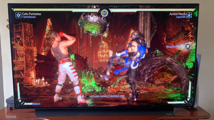 Versão para PS5 de Mortal Kombat 11 na TV LG CX Crédito: Ronaldo Gogoni/Meio Bit) / ps5 em 4k