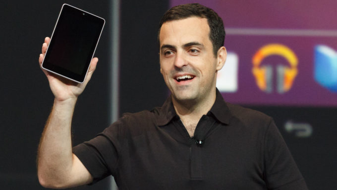 Hugo Barra, então VP de Android, apresenta o Nexus 7 original em 2012 (Crédito: Stephen Shankland/Wikimedia Commons)