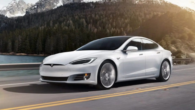 O Model S, que vende mais que supercarros na Europa, deve ser o alvo primário da Apple (Crédito: Divulgação/Tesla Motors)