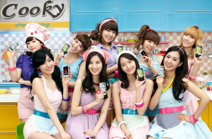 Girls' Generation promovendo o LG KP500, ou "Cooky", como era chamado na Coreia do Sul (Crédito: Divulgação/LG)