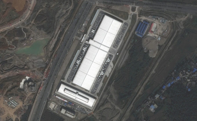 Visão aérea do datacenter da Apple em Guiyang, na província de Guizhou (Crédito: CNES/Airbus)