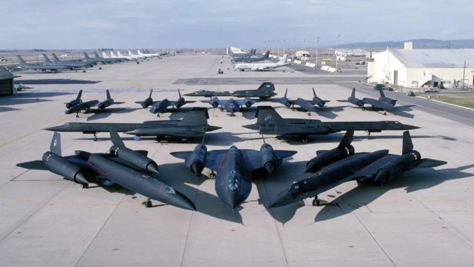 A orgulhosa família Blackbird (Crédito: USAF) / área 51