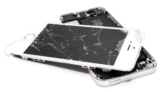 iPhone danificado e desmontado (Crédito: Skitterphoto/Pixabay) / celulares
