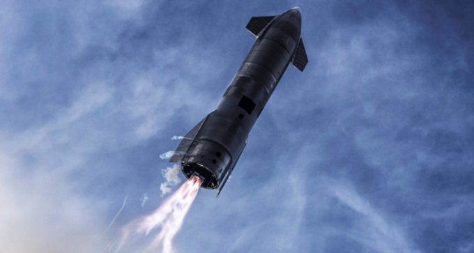 Starship, executando a bela e violenta manobra final de pouso (Crédito: SpaceX)