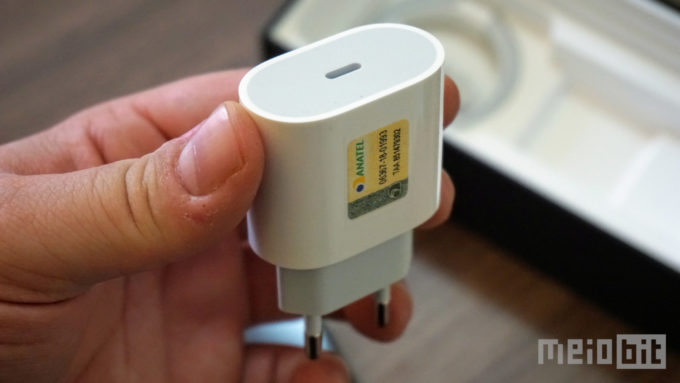 A Apple usa a porta USB-C em carregadores desde a linha iPhone 11, mas para a UE, não basta (Crédito: André Fogaça/Meio Bit)