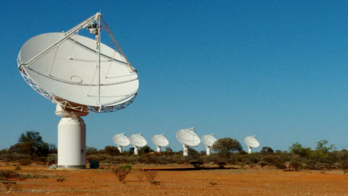 Parte do conjunto de 36 antenas do radiotelescópio ASKAP, que detectou a transmissão misteriosa (Crédito: Divulgação/MRO/CSIRO)