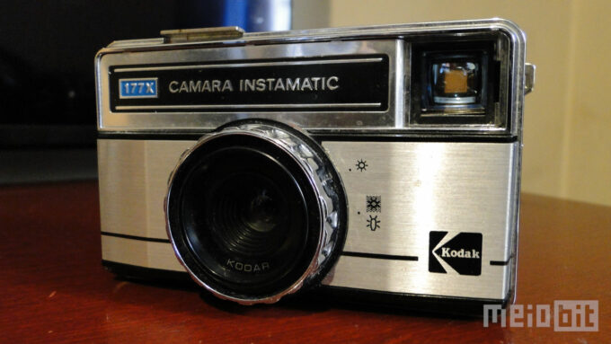 Kodak Instamatic 177X, que a divisão brasileira apelidou de "Repeteco" (Crédito: Ronaldo Gogoni/Meio Bit)