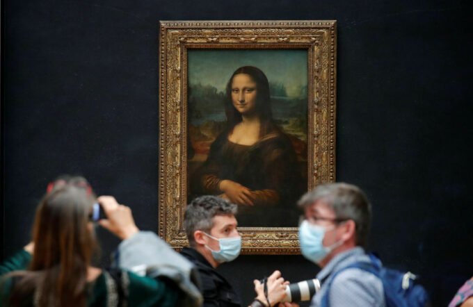 A Mona Lisa de Leonardo da Vinci, a obra de arte mais popular do mundo, é o exemplo mais básico de item não-fungível à moda antiga: não há duas iguais (Crédito: Charles Platiau/Reuters)