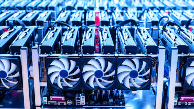 Nvidia e AMD estão prestes a enfrentar concorrência pesada do mercado de GPUs usadas, mesmo estas estando com um pé na cova (Crédito: NiseriN/iStock)