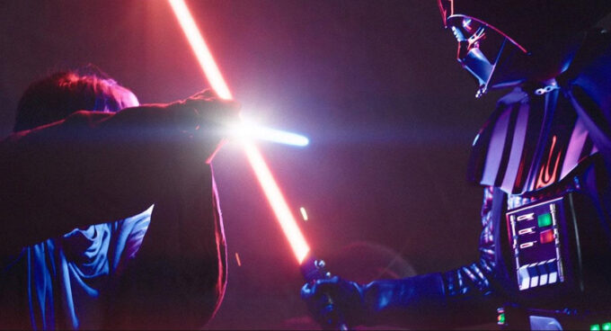 Como o maior vilão de Star Wars, Darth Vader é tratado como o brinquedo no pedestal, tal qual o Superman pela Warner (Crédito: Reprodução/Lucasfilm/Disney)