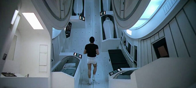 A cena do jogging em Zero-G de 2001: Uma Odisseia no Espaço usou uma "roda de hamster" gigante; a proposta dos japoneses é parecida (Crédito: Reprodução/Stanley Kubrick Productions/MGM/Amazon)
